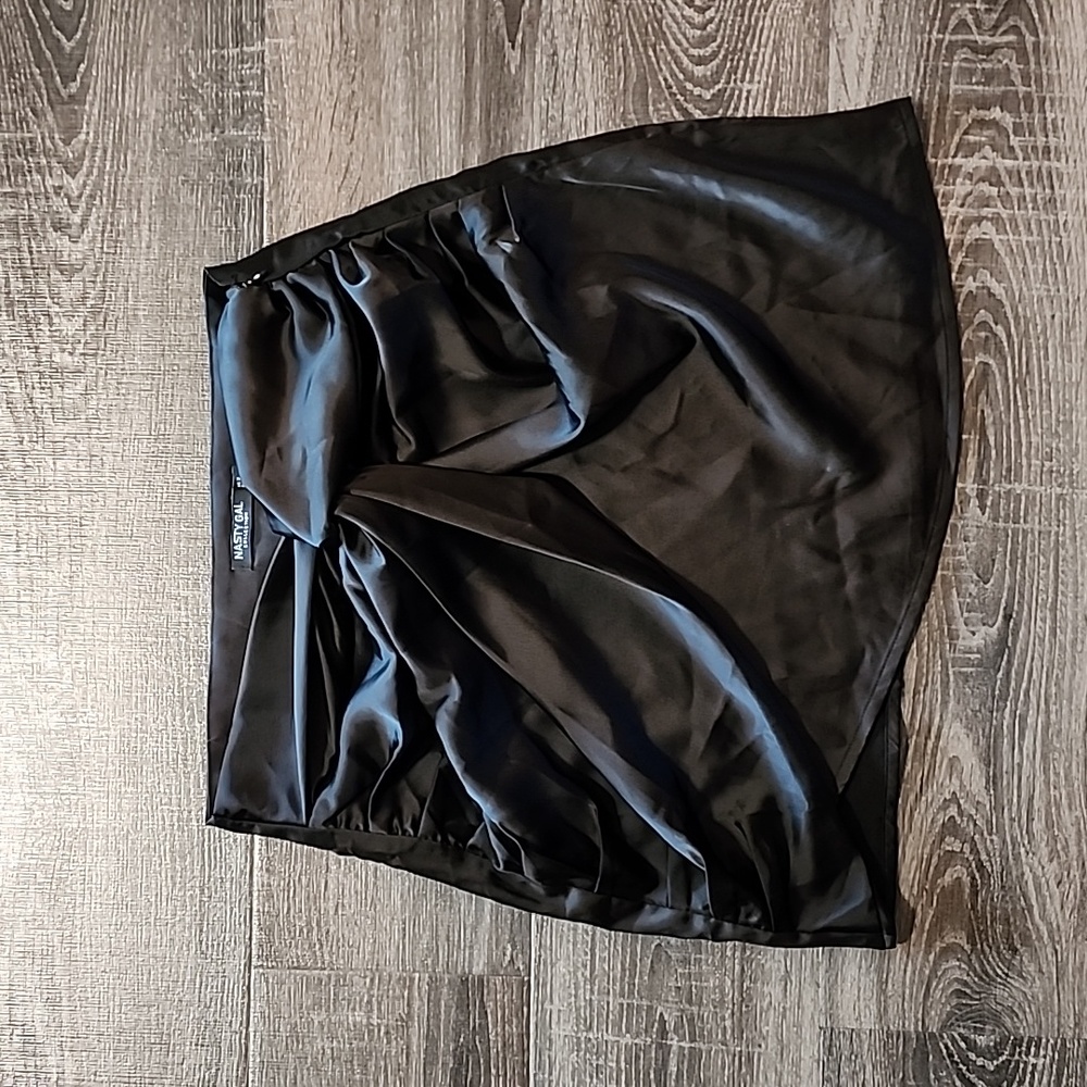 ⛅️ Nasty Gal satin Twist front Mini Skirt ⛅️